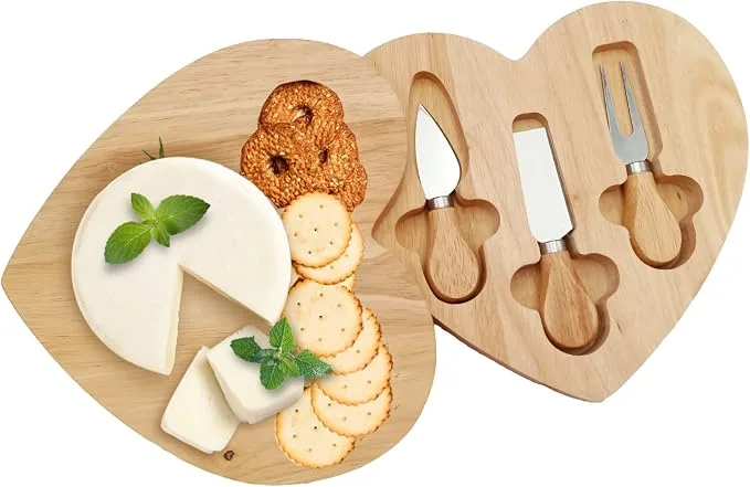 طقم لوح تقديم الجبن الخشبي بشكل قلب مع أدوات القطع 🧀🤎 (5)