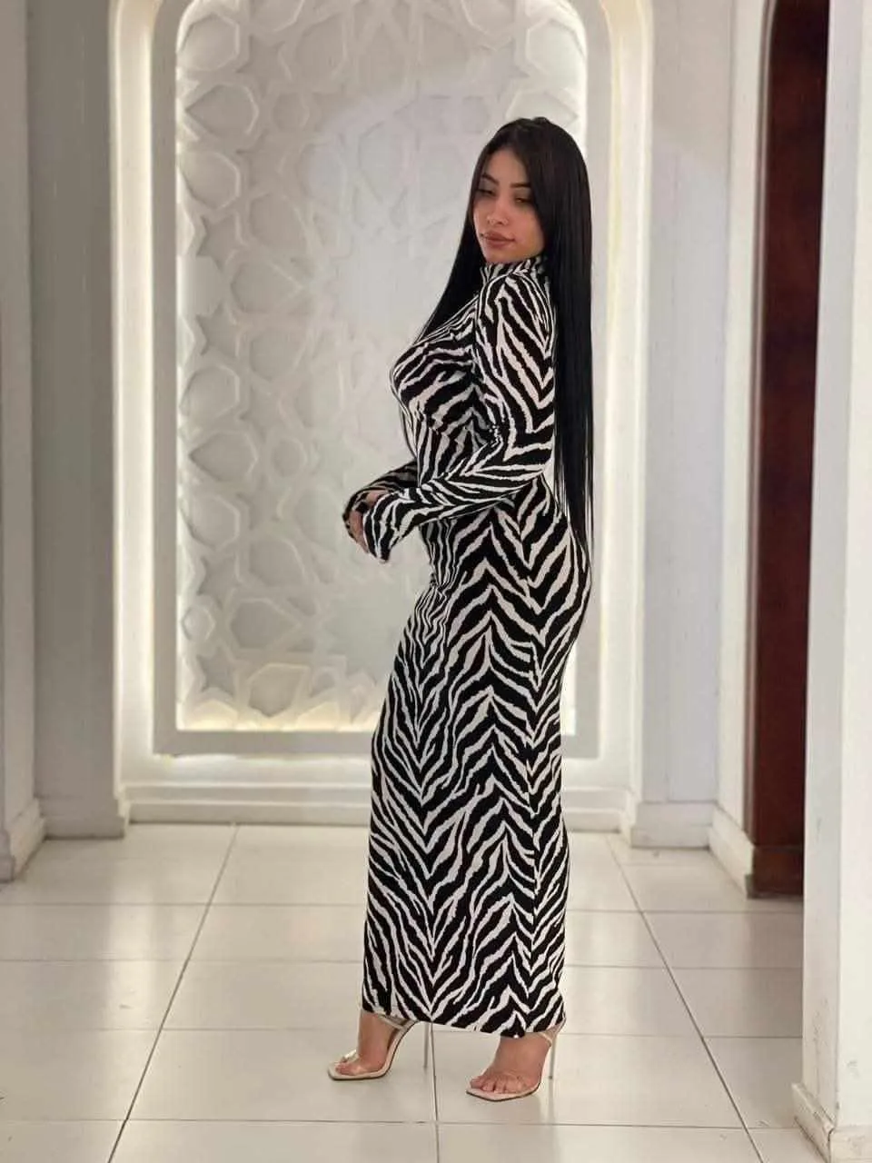 فستان طويل قطيفه (2)